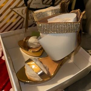 Elegant Gold and White Heels with Rhinestone Detail